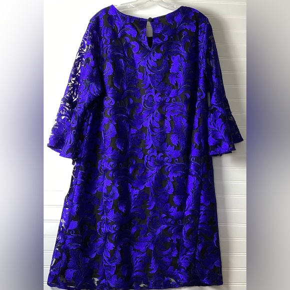 Caroline Rose NWT Bella Soiree Embroidered
Mesh Lace 3/4 Bell Sleeve Shift Dress - Picture 13 of 16